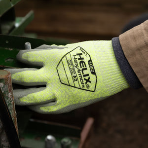 worker holding a bolt wearing Helix® 1082