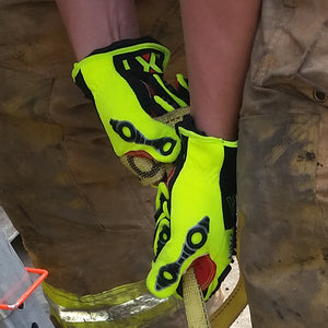 firefighter wearing EXT Rescue® 4013 pulling a strap