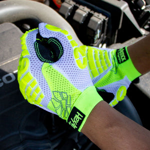 Mechanic wearing Chrome Oasis® 4030 with HexVent® technology working on car