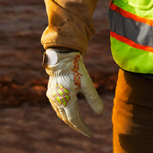 worker wearing Chrome Series® Arctic 4082
