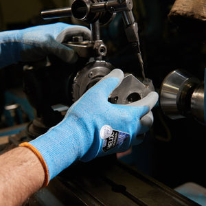 worker holding metal part wearing Helix® 2066