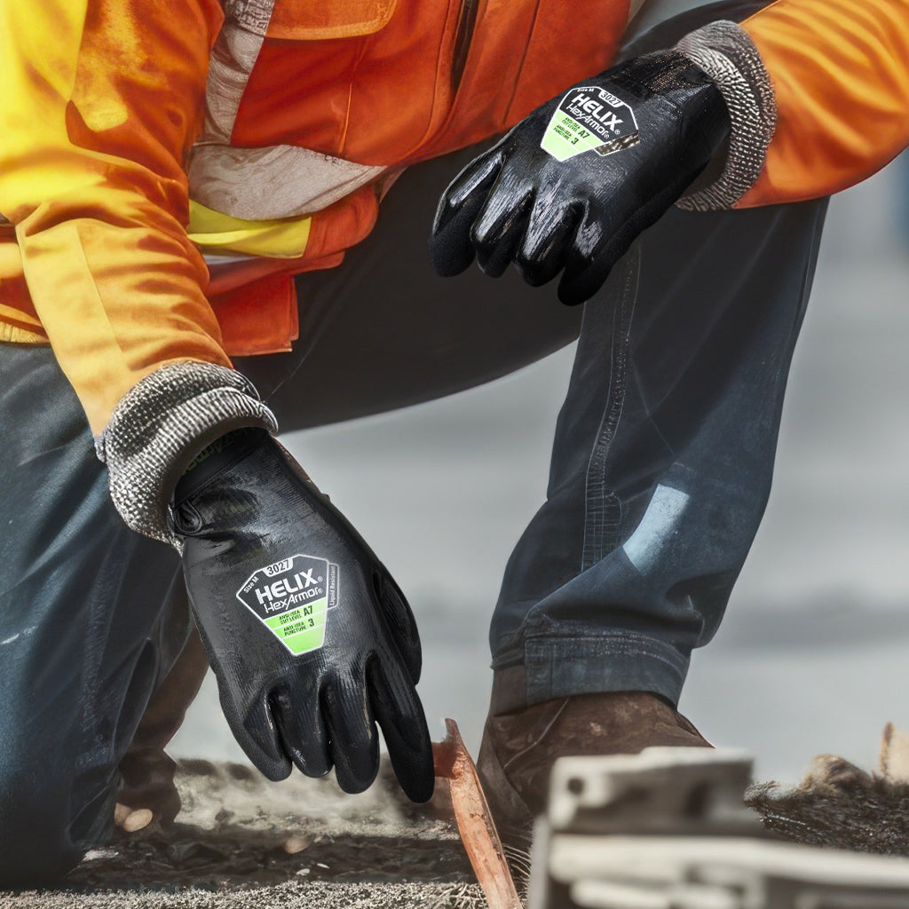 worker on site wearing Helix® 3027