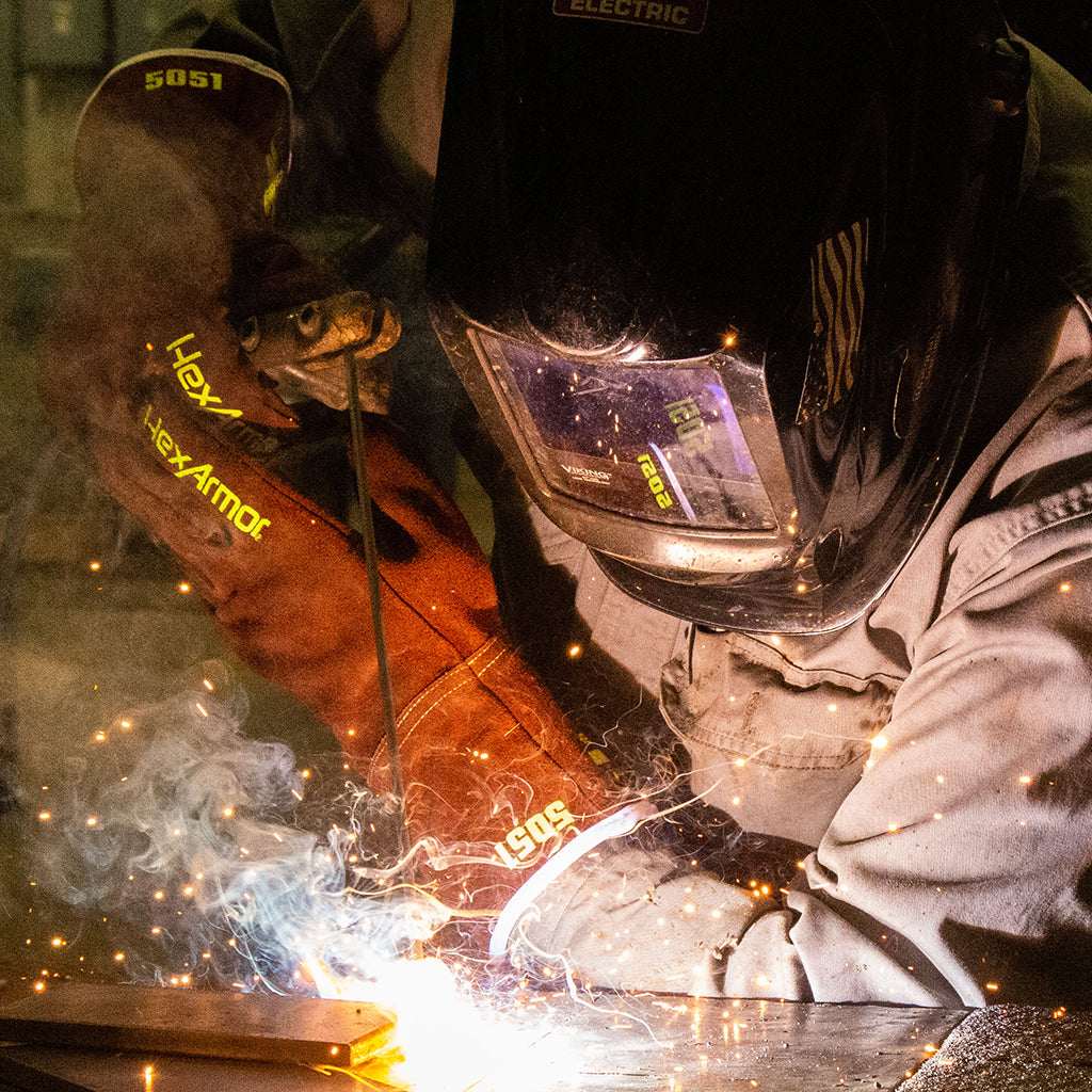 welder using HeatArmor® 5051