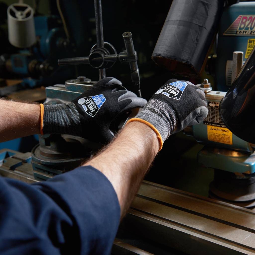 worker fixing a machine wearing Helix® 1090